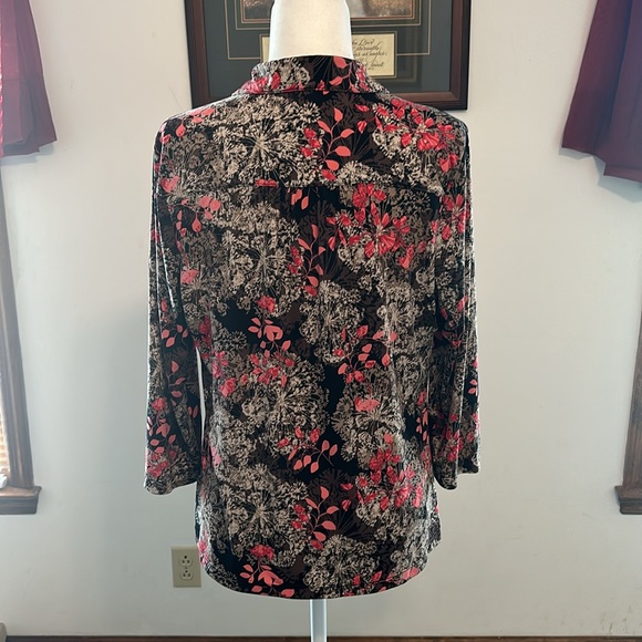 Blouse By Alfani P/L. Very soft and in great condition. - Picture 5 of 8